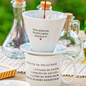 Kit Caneca com Coador Receita da Felicidade Branca - Porcelana e Cia